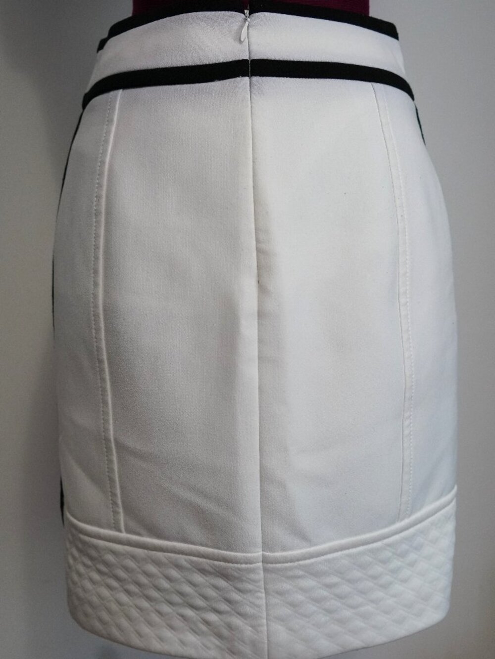 White House Black Market-Wmns XS-White/Black Quilted Suit Set-Minor Flaws - Picture 7 of 12